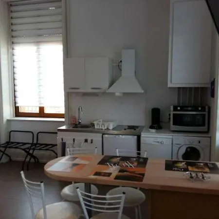 Apartment Studio De Charme Au Pied De La Gare